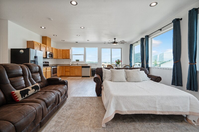 Building Photo - 228 Jensen Rd