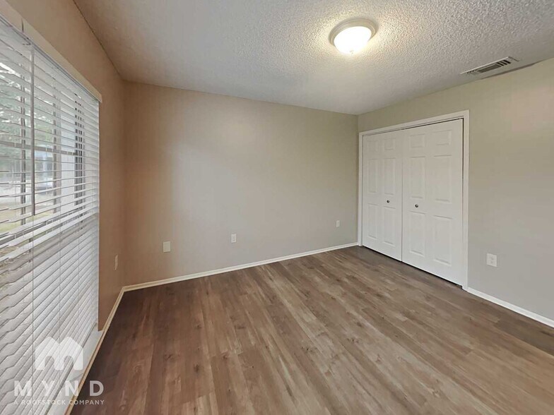 Building Photo - 8610 Sagewood Dr