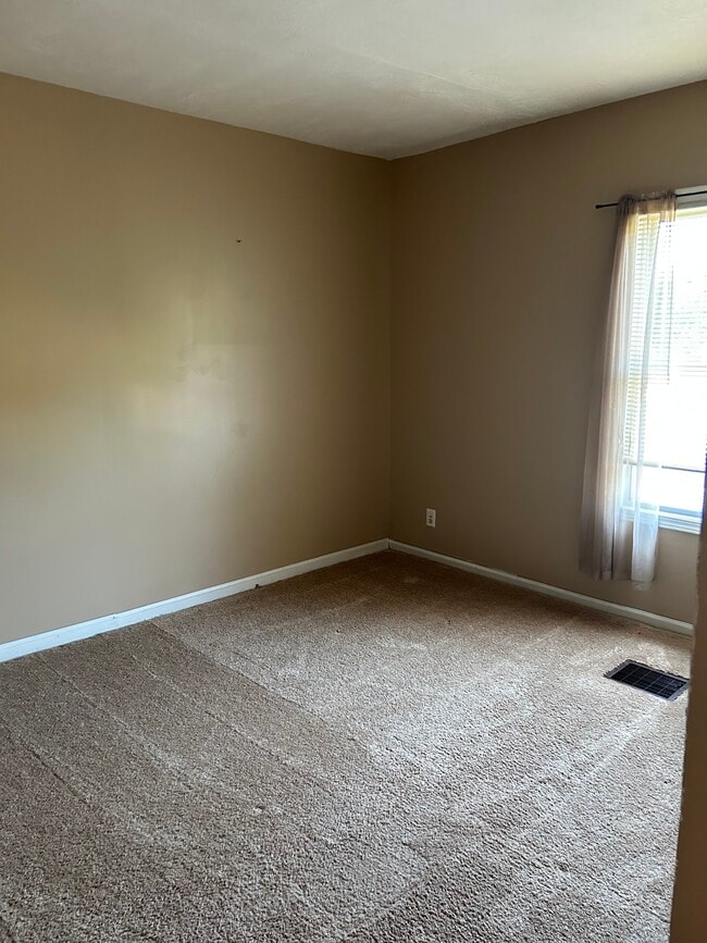 Building Photo - 644 West End Ave