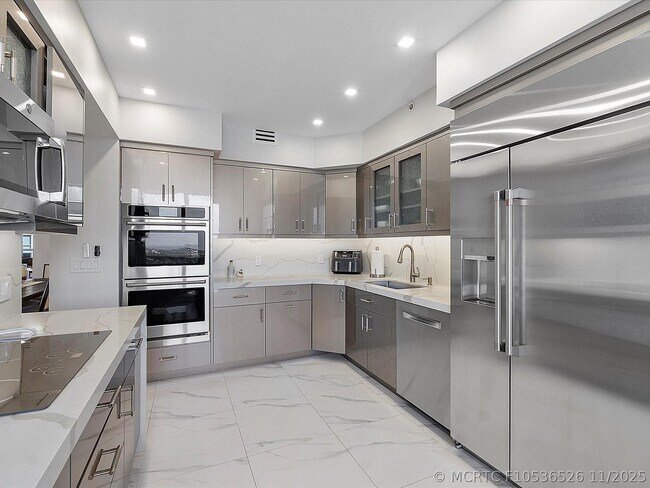 Building Photo - 3100 N Ocean Blvd