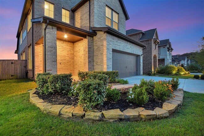 Building Photo - 360 Mallorn Ln