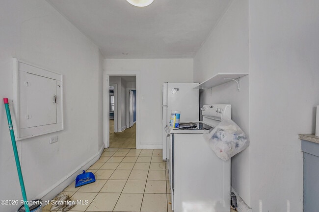 Building Photo - 53 Sobieski St