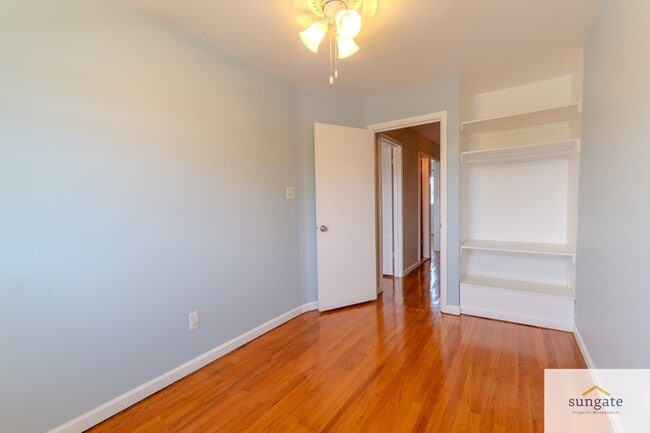Building Photo - 945 Stormont Cir