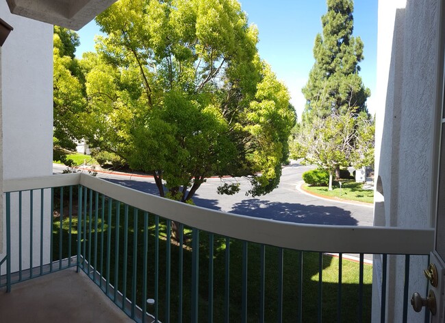 Building Photo - Charming 2nd Floor Condo in Rancho Bernard...