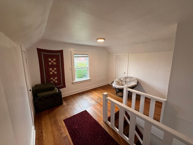 Building Photo - Beautiful home in York Neighborhood!