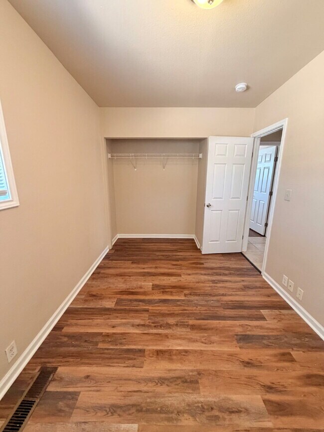 Building Photo - "Charming 3-Bed, 2-Bath Lubbock Home with Spacious 1176 Sq Ft Layout!"