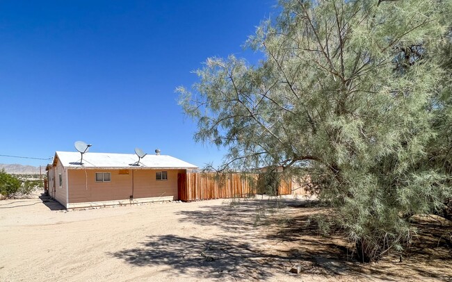 Building Photo - Cute 3 bedroom 2 bath in Desert Heights