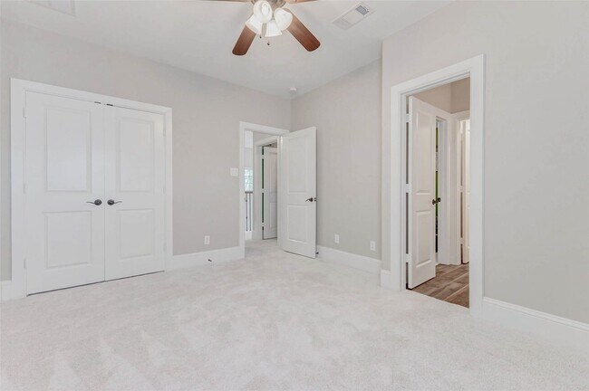 Building Photo - 5323 Lake Hill Farm Way