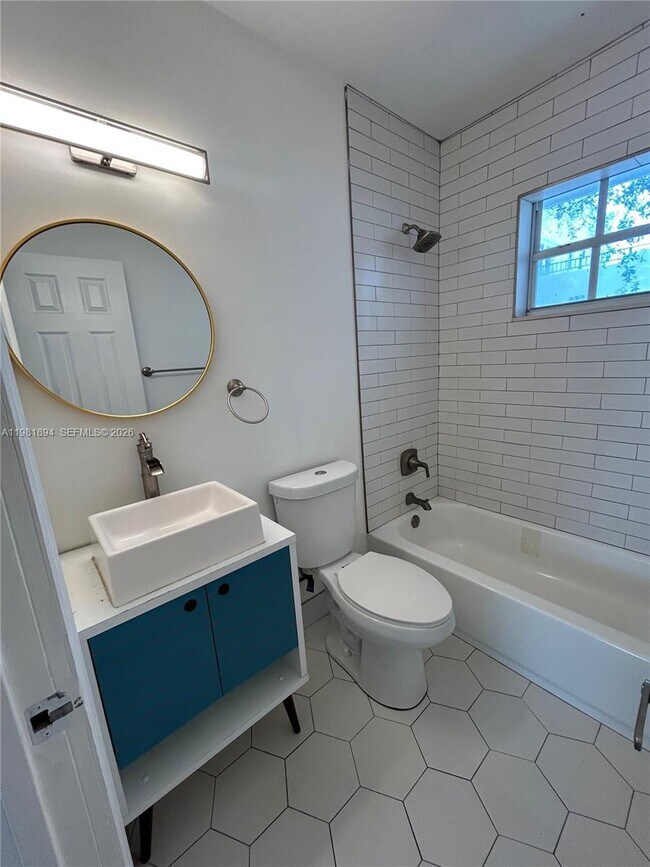 Building Photo - 571 NE 67th St