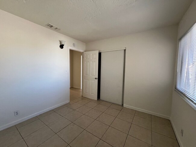 Building Photo - 3 Bedroom 2 Bathroom House with 2 Car Garage