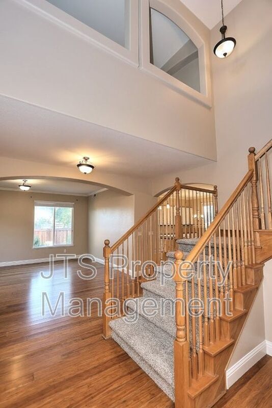 Building Photo - 2040 San Esteban Cir