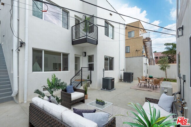 Building Photo - 3628 E 1st St