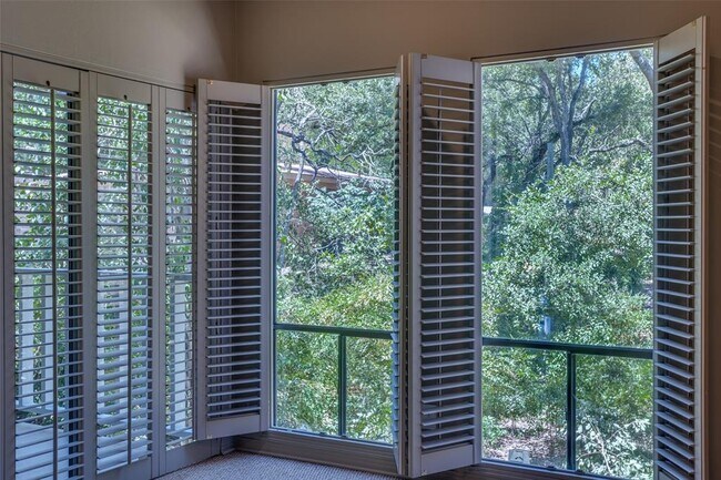 Building Photo - 3231 Tarryhollow Dr