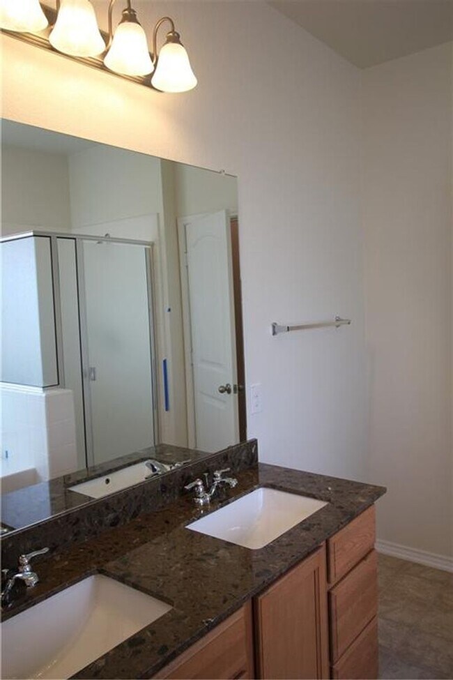 Building Photo - Beautiful one story brick home!