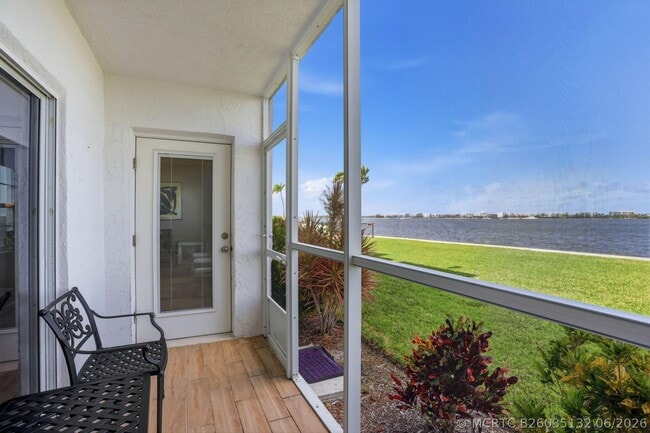 Building Photo - 1516 S Lakeside Dr