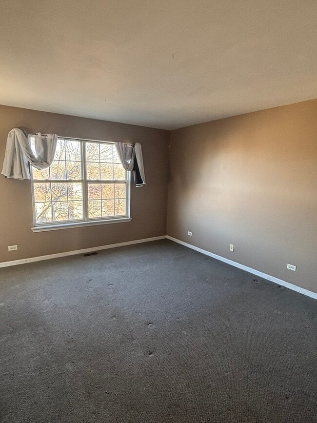 Building Photo - 647 Georgian Ct