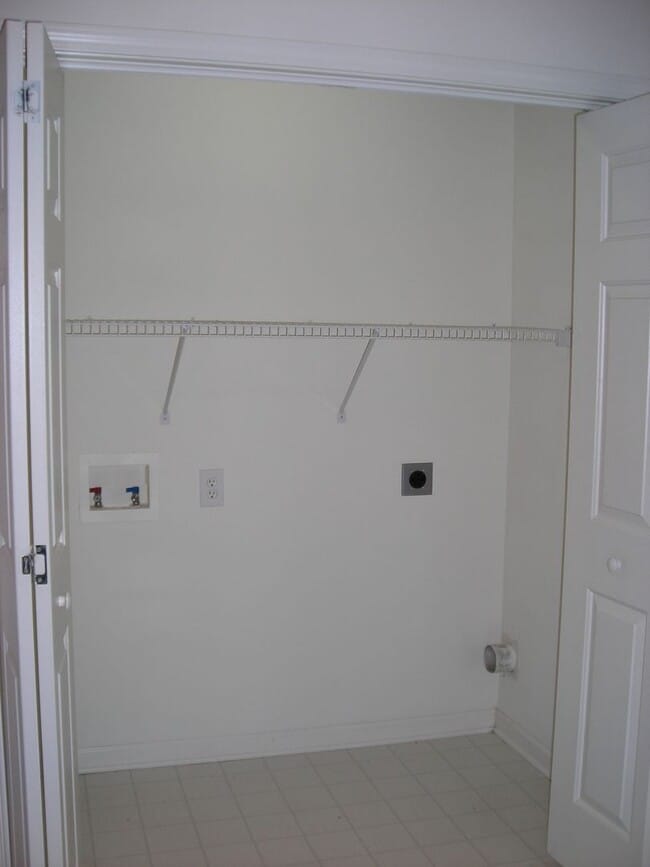 Building Photo - 101 Springwood Ln