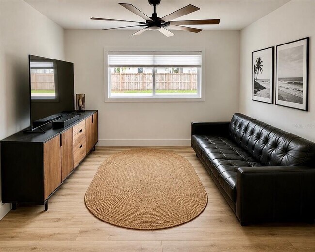 Building Photo - 8 E Cypress St