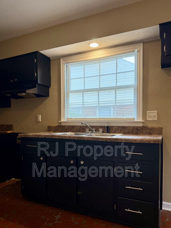 Building Photo - 3458 Sophia St