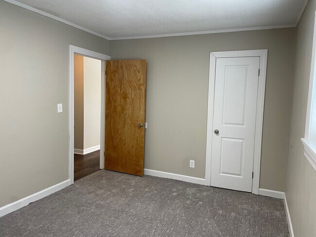 Building Photo - 1297