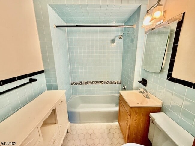 Building Photo - 46 Frances St