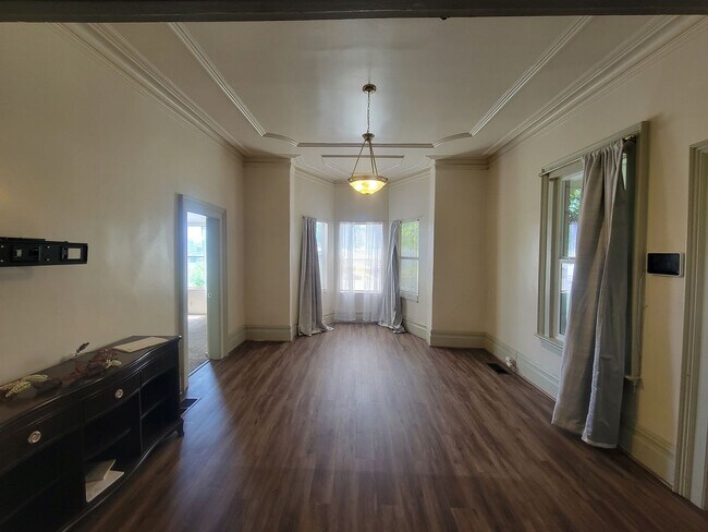 Building Photo - SAC T 9081-9085