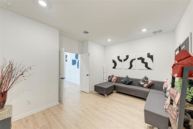 Building Photo - 5028 Olimpico Wy