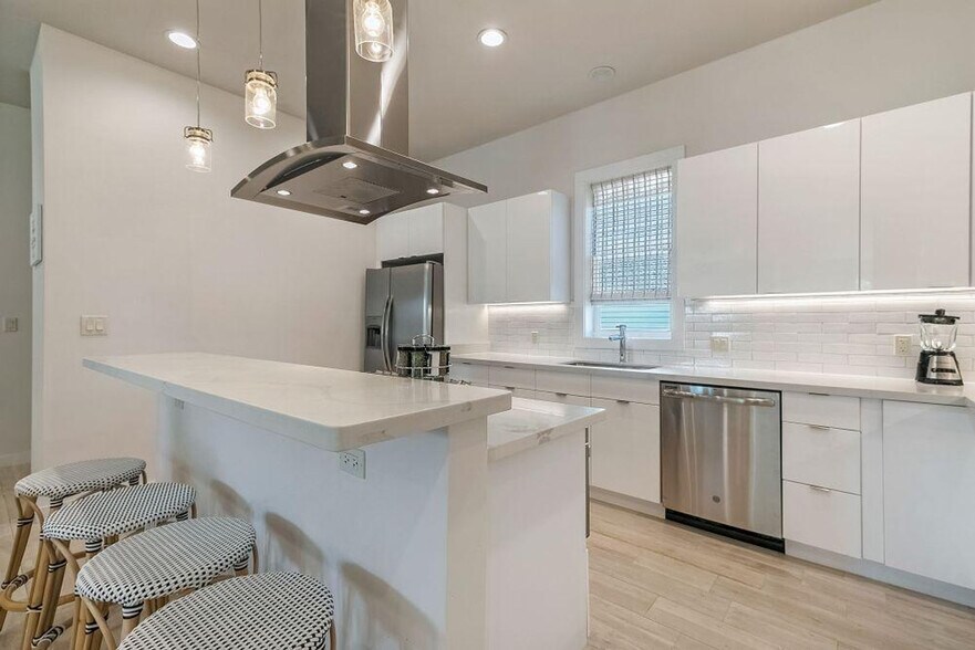 Building Photo - 3737 Bienville Ave
