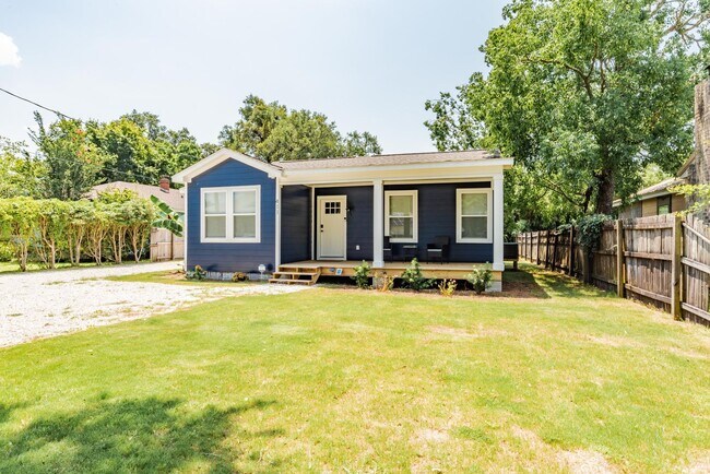 Building Photo - Stylish 3 Bedroom Bungalow near NAS and Be...