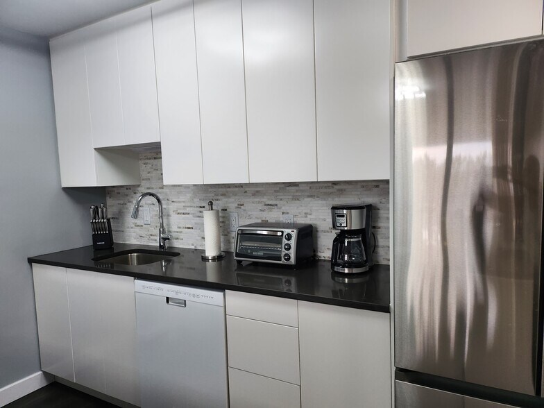 Kitchen counter - 1425 4th St SW