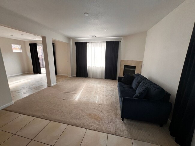 Building Photo - Great looking home and neighborhood in the...