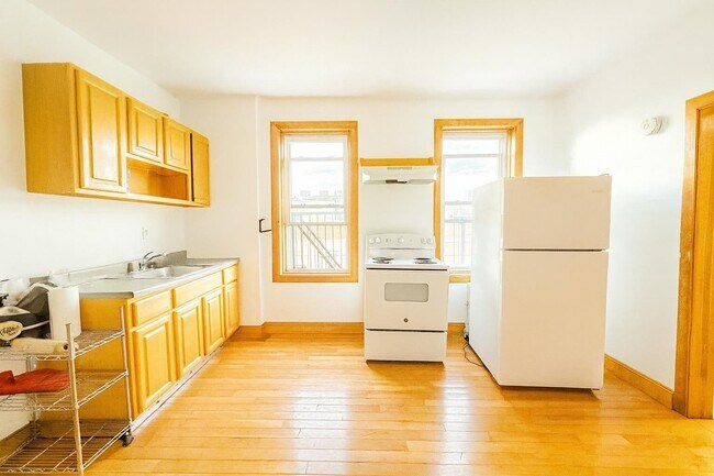 Building Photo - 549 W SIDE Ave