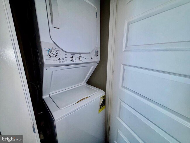 Building Photo - 1865 Frankford Ave