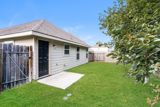 Building Photo - 8618 Middleton Oaks Cir
