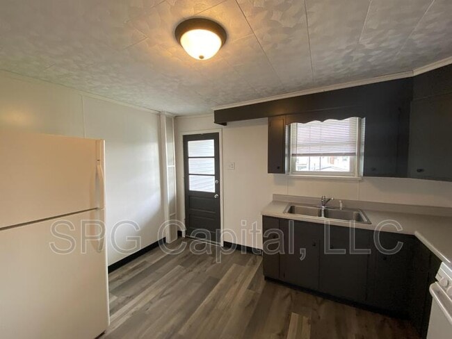 Building Photo - 336 S Second St