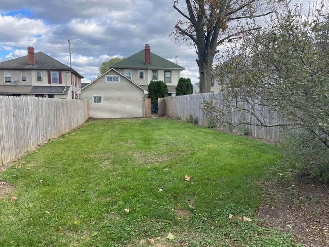 Building Photo - Spacious 3 Bedroom Townhome in Mount Joy -...