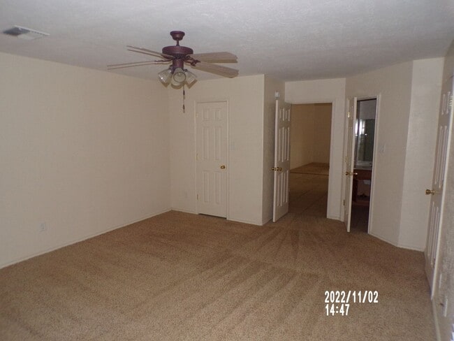 Building Photo - Great Duplex!