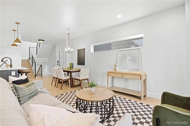 Building Photo - First Month on Us!  Gorgeous Contemporary ...