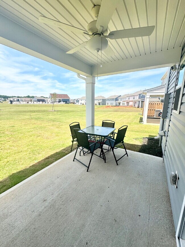 Building Photo - Brand new townhome - Perfect for students or families
