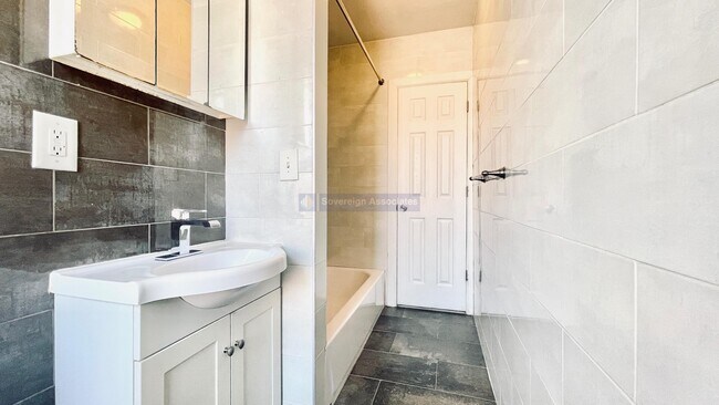 Floorplan - 530 Isham St