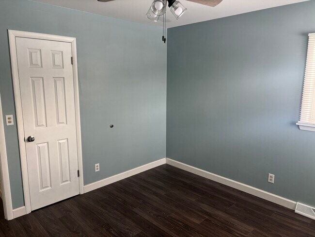 Building Photo - 103 Cherry St