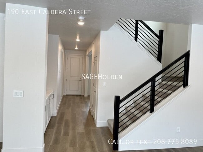 Building Photo - 190 E Caldera St