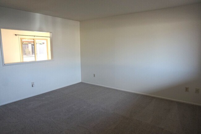 Building Photo - 3 bedroom home