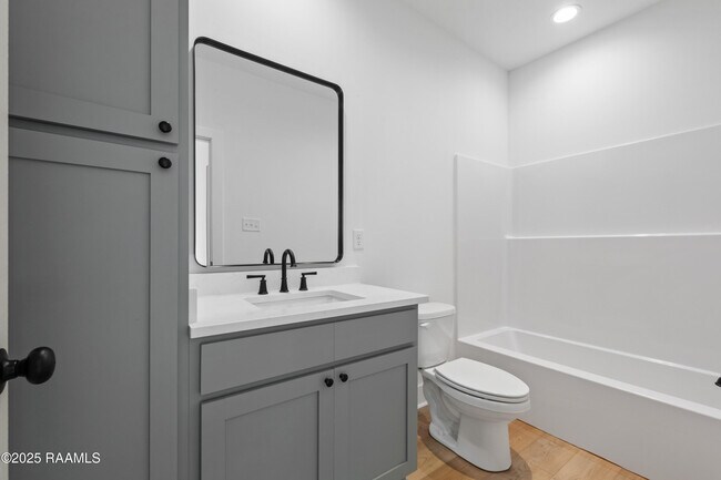 Building Photo - 208 Steiner Oaks