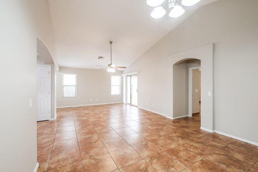 Building Photo - 1604 S 80th Ln
