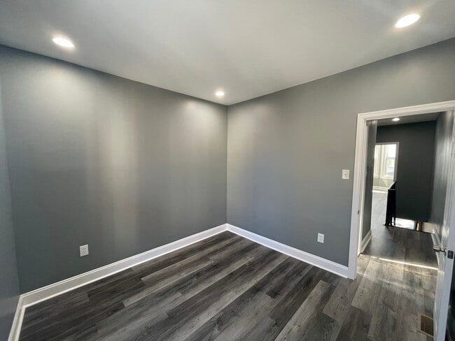 Building Photo - 1611 S Yewdall St