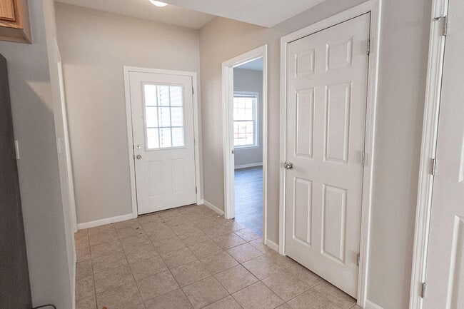 Building Photo - 1924 Center St