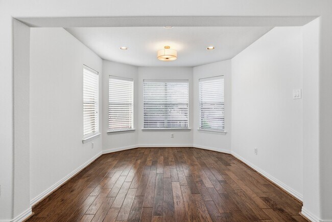 Building Photo - 25707 Pierrmont Ct