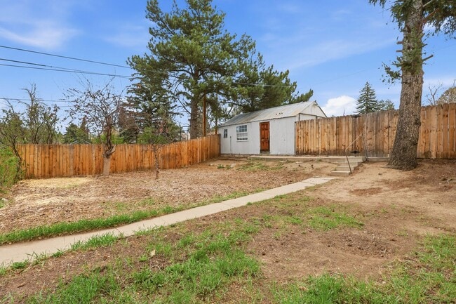 Building Photo - 3 Bed 1 bath Home in Downtown Castle Rock!