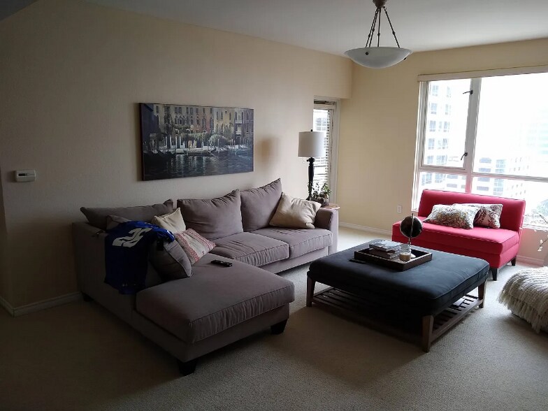 Building Photo - 1240 India St